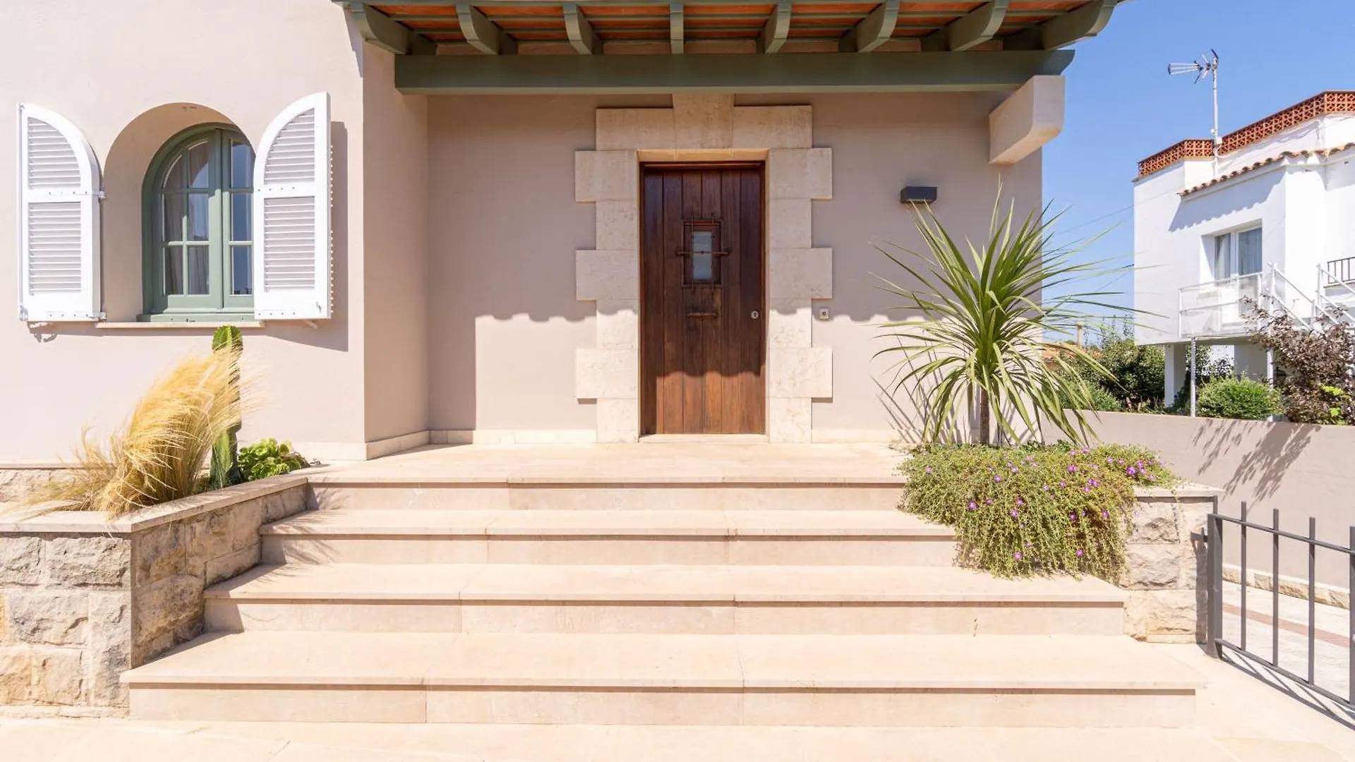 Holiday home Harmony House Villa Roses