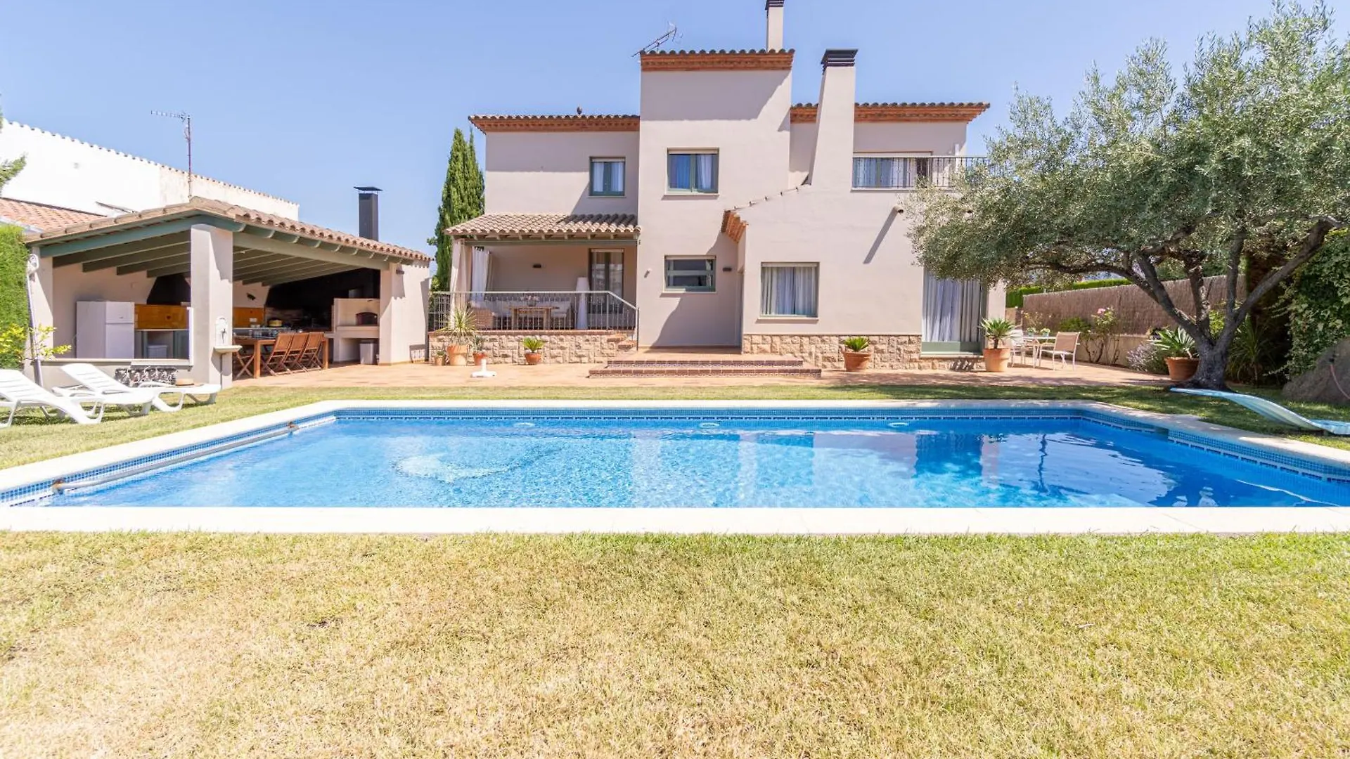 Holiday home Harmony House Villa Roses